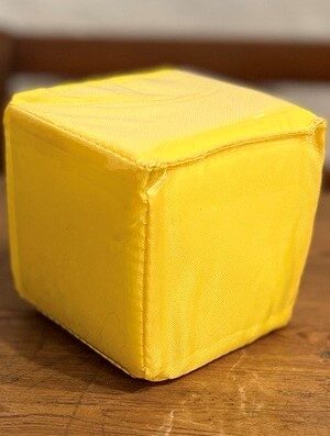 Tärning med fickor (11cm) - Gul